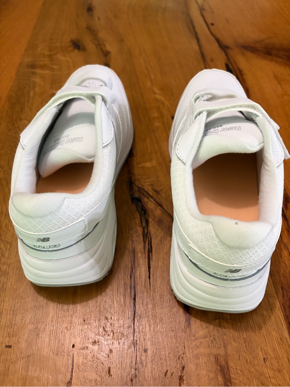 New Balance Women's White Leather Walking Sneakers, NWT, Size 7.5 - Picture 2 of 10
